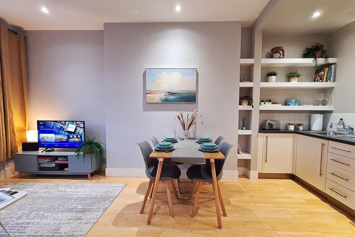1-Bed Apartment, Close To Kensington Olympia With Free Wi-Fi & Netflix Λονδίνο Εξωτερικό φωτογραφία