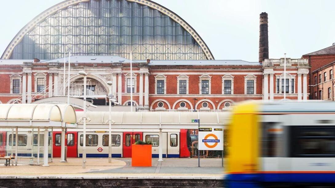 1-Bed Apartment, Close To Kensington Olympia With Free Wi-Fi & Netflix Λονδίνο Εξωτερικό φωτογραφία
