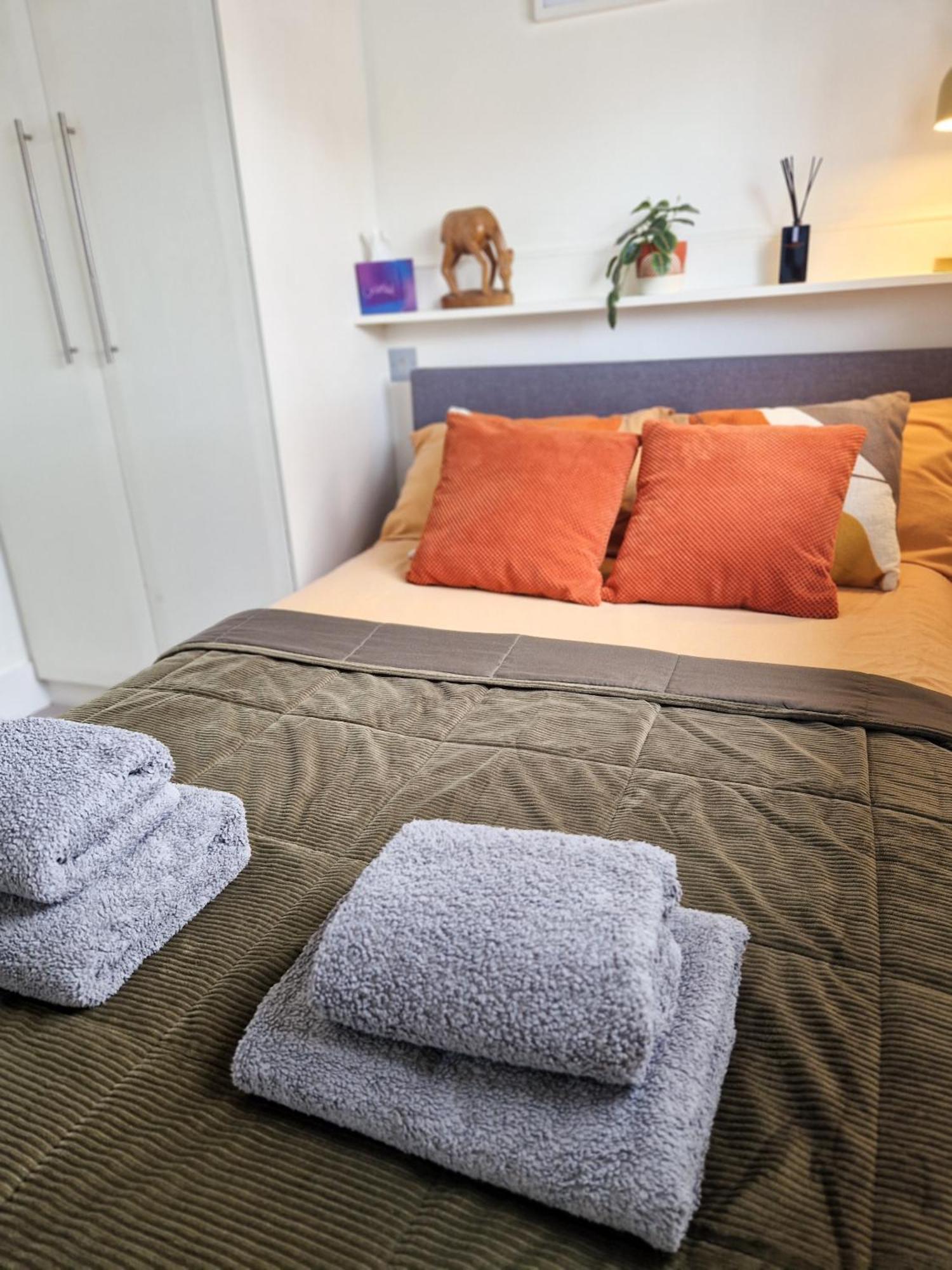 1-Bed Apartment, Close To Kensington Olympia With Free Wi-Fi & Netflix Λονδίνο Εξωτερικό φωτογραφία