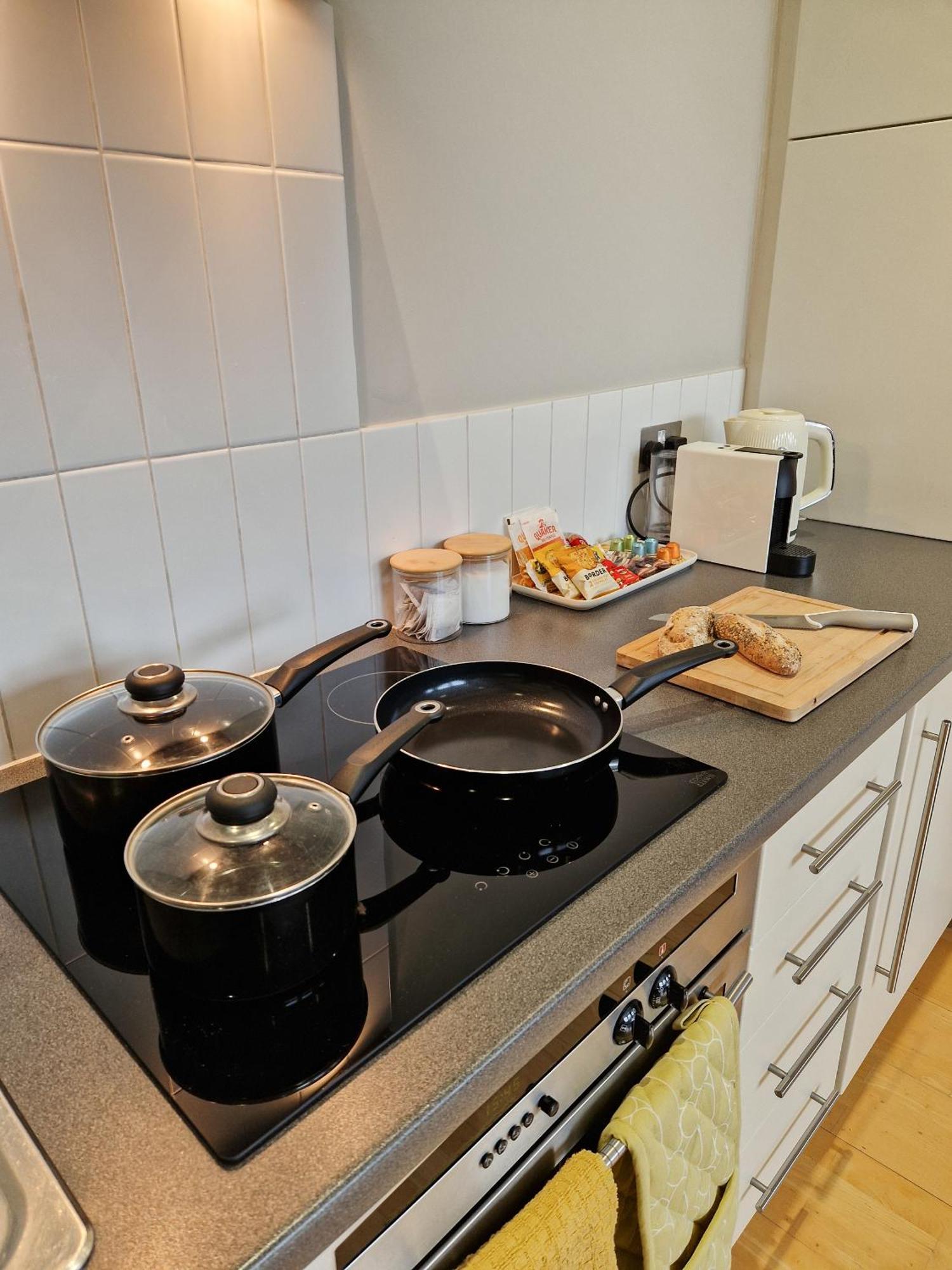 1-Bed Apartment, Close To Kensington Olympia With Free Wi-Fi & Netflix Λονδίνο Εξωτερικό φωτογραφία