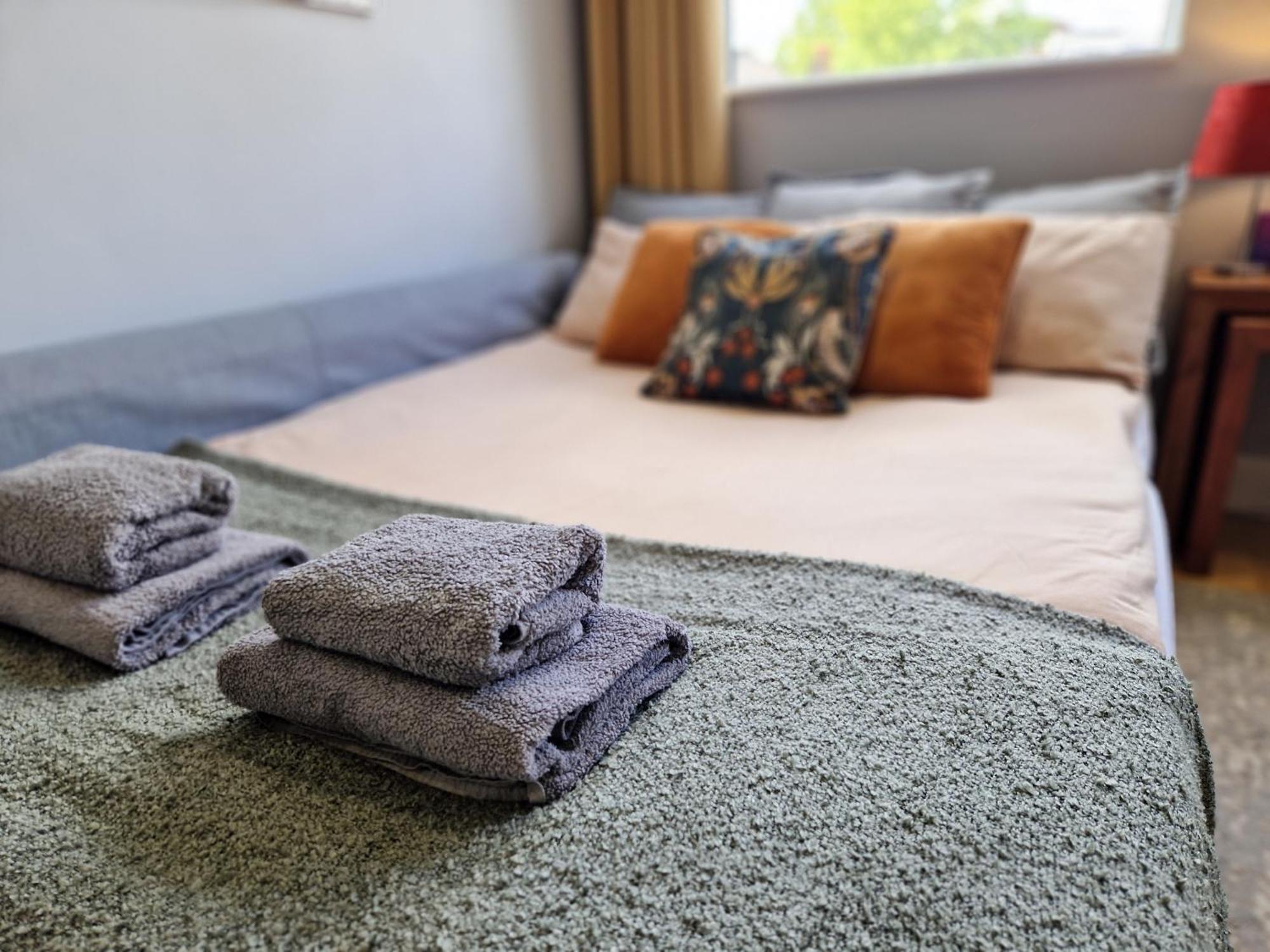 1-Bed Apartment, Close To Kensington Olympia With Free Wi-Fi & Netflix Λονδίνο Εξωτερικό φωτογραφία